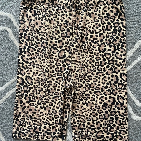 ✨LAST 2!✨Leopard Biker Shorts - Picture 2 of 2
